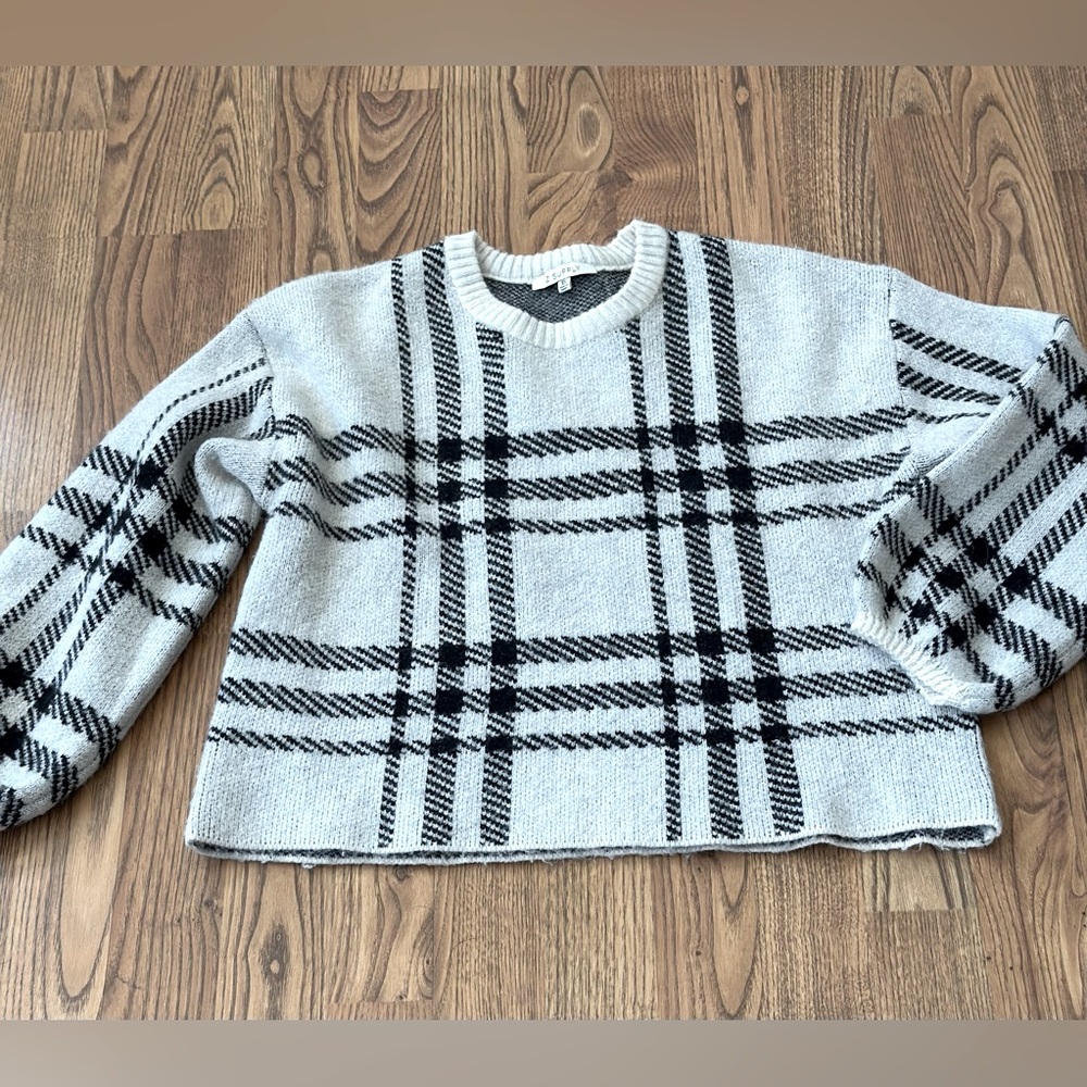 Z SUPPLY Cropped SUPER soft ivory and black sweater.